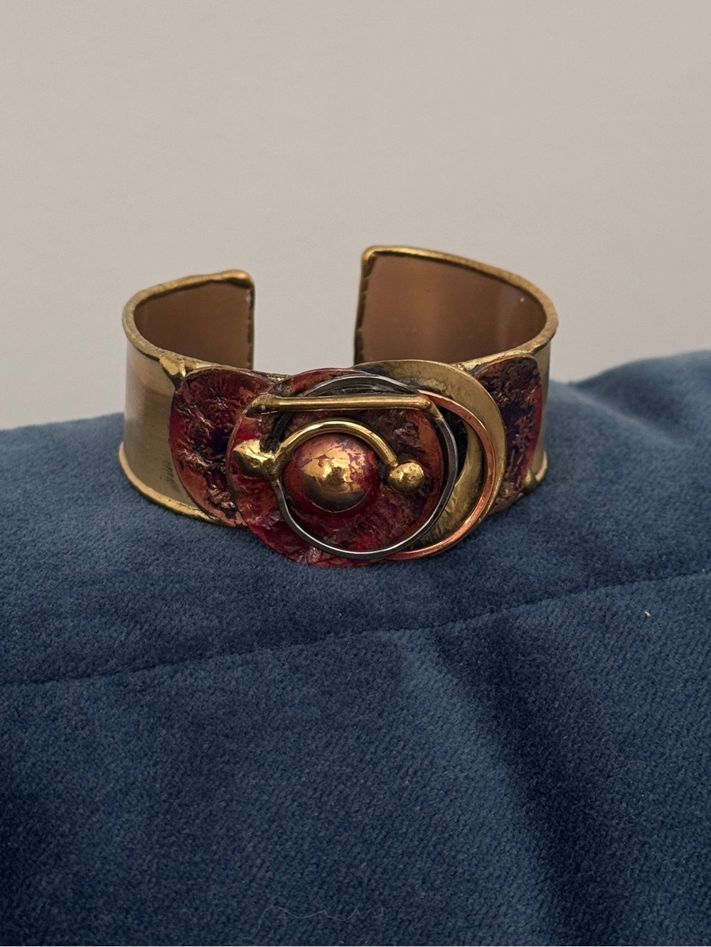 Vintage‎ Artisan Gold Tone Metal Floral Flower Petal Cuff Bracelet